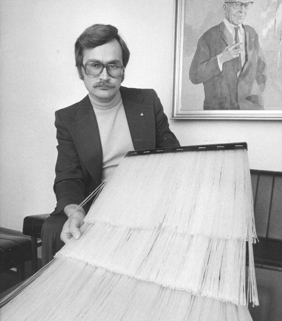 Plastic element for ski jumping hills